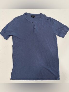 Velvet by Graham & Spencer Short Sleeve Henley in Dusty Blue Medium